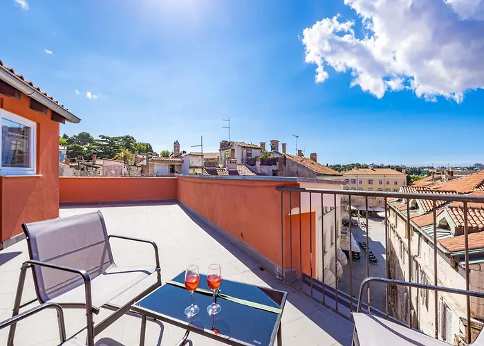 In With Sea View Terrace Apartament Pula