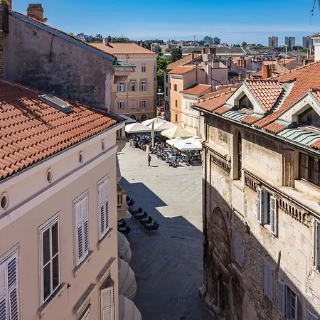 Apartment In With Sea View Terrace Pula