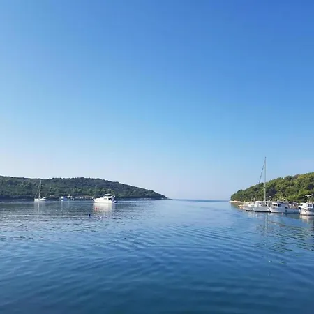 Apartment In With Sea View Terrace Pula